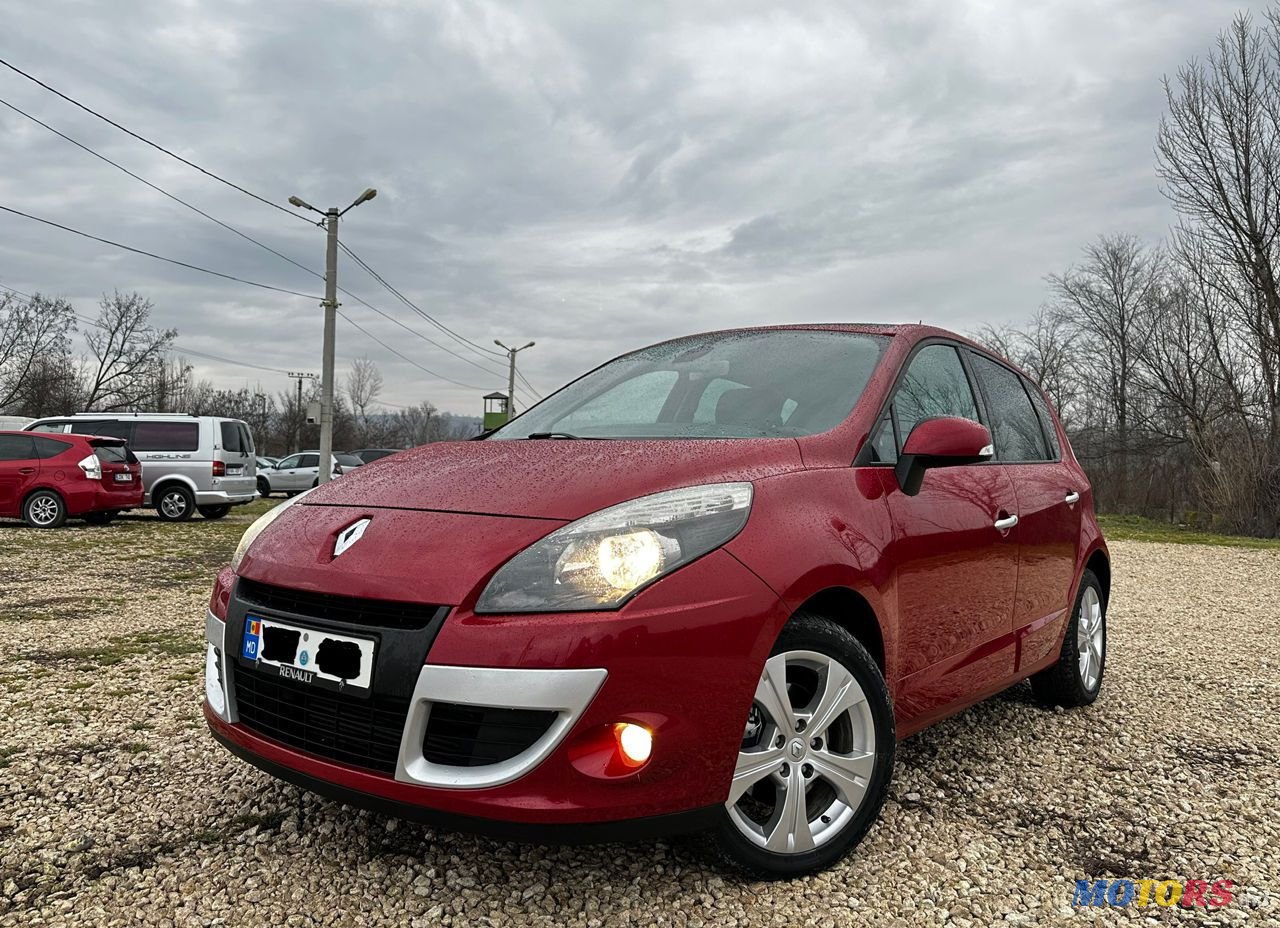 2011' Renault Scenic photo #1