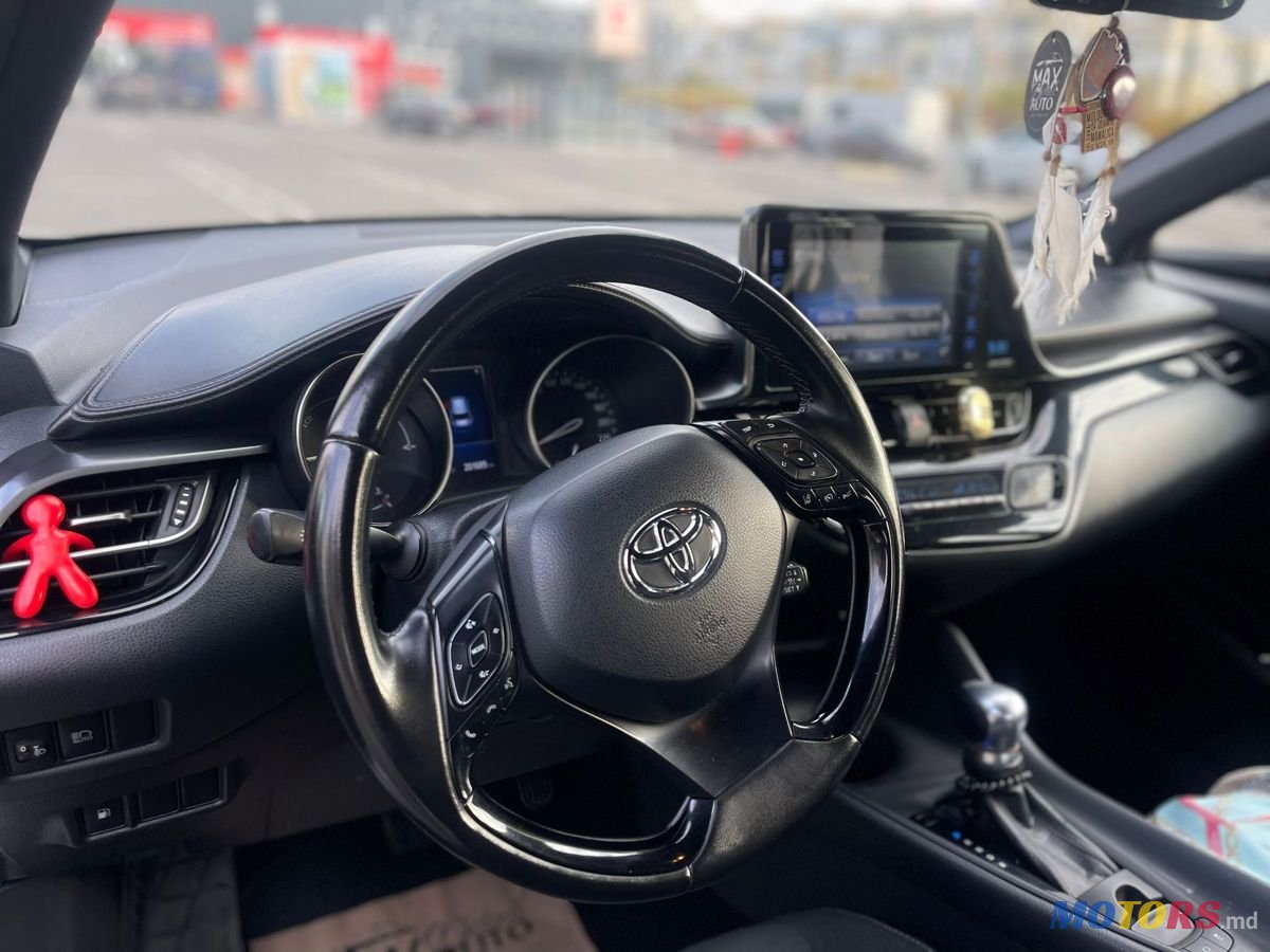 2017' Toyota C-HR photo #5