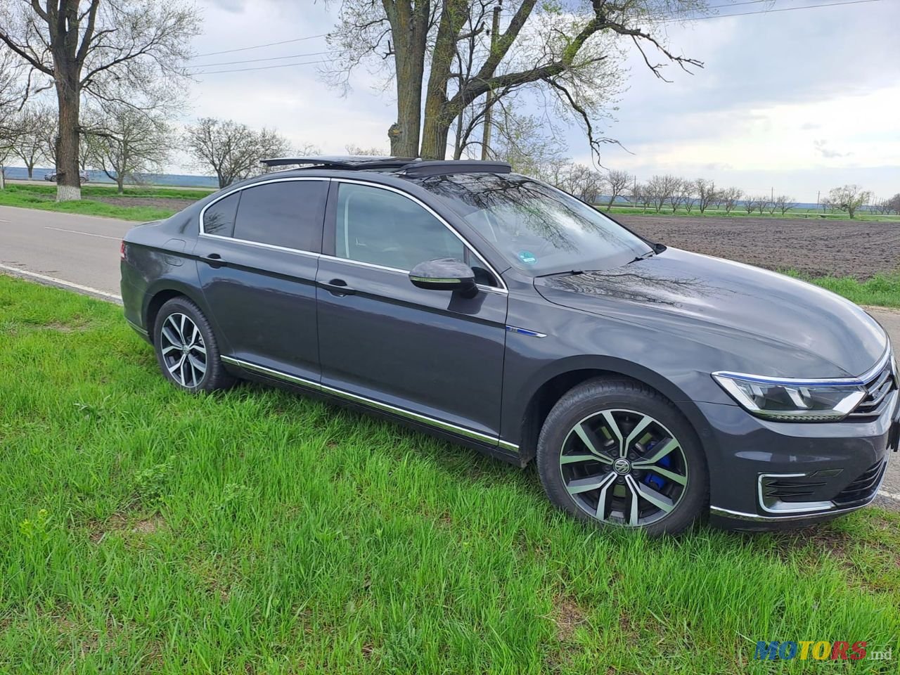 2016' Volkswagen Passat photo #1