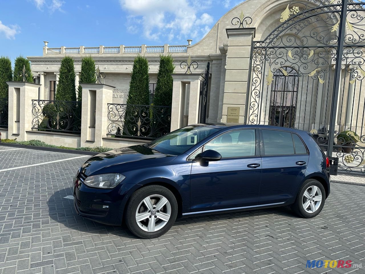 2013' Volkswagen Golf photo #2