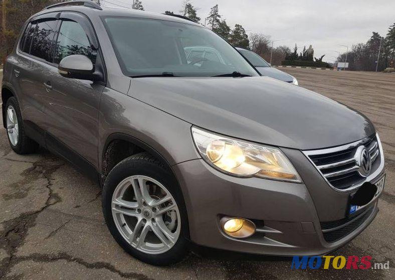 2010' Volkswagen Tiguan photo #1