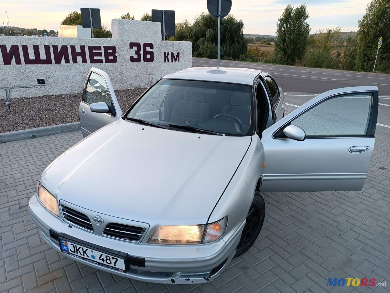 1999' Nissan Maxima photo #2