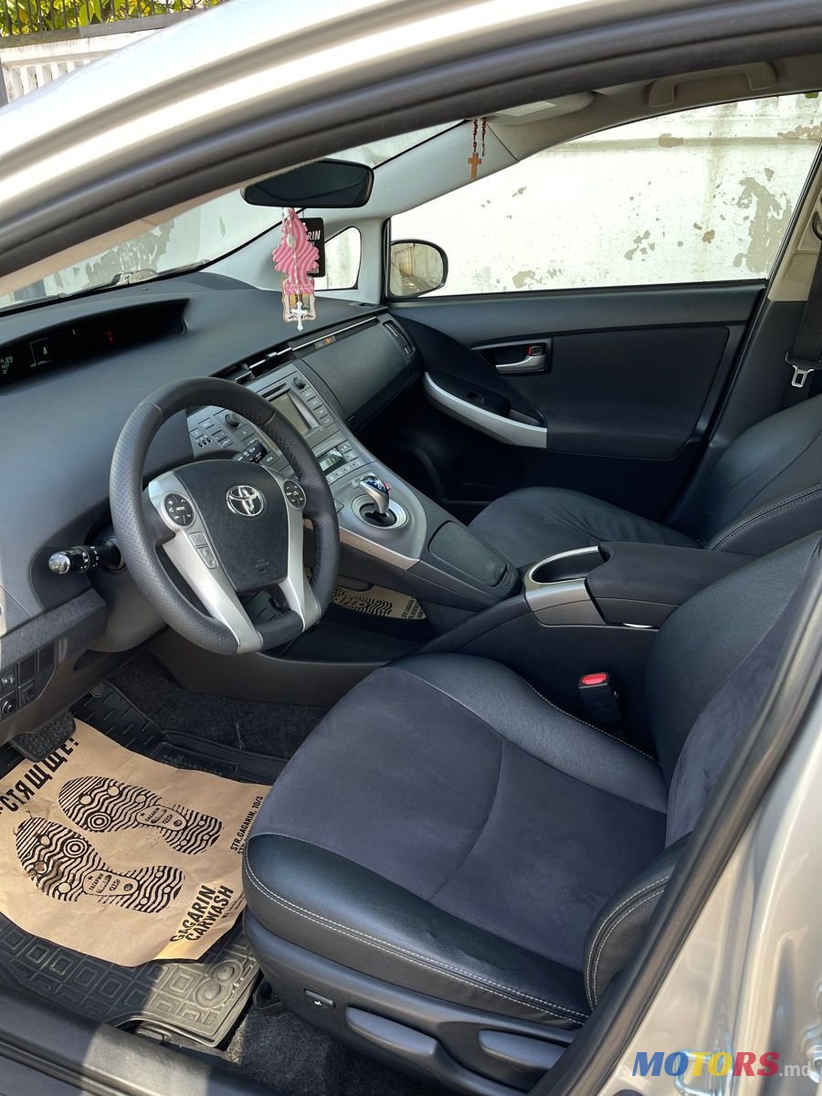 2012' Toyota Prius photo #5