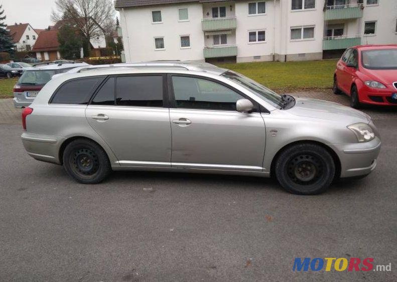 2004' Toyota Avensis photo #1