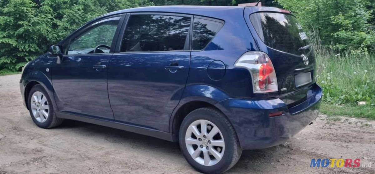 2004' Toyota Corolla Verso photo #4
