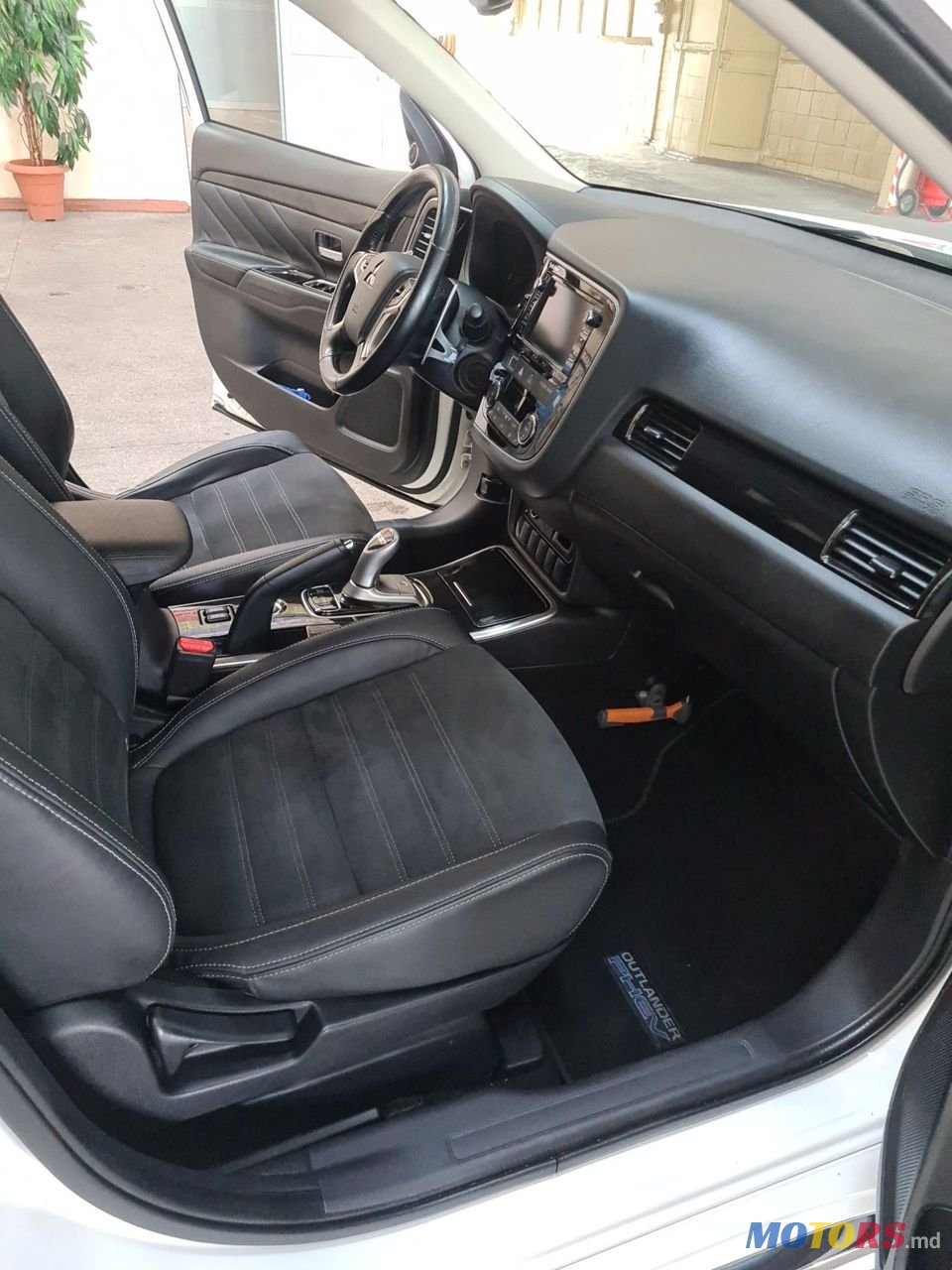 2016' Mitsubishi Outlander photo #4