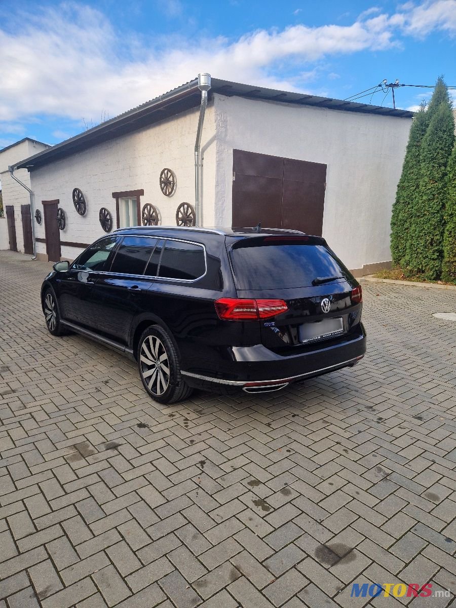 2015' Volkswagen Passat photo #5