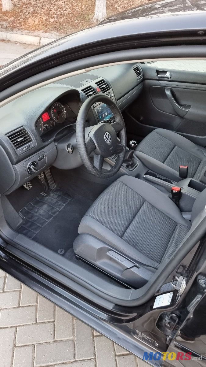 2004' Volkswagen Golf photo #5