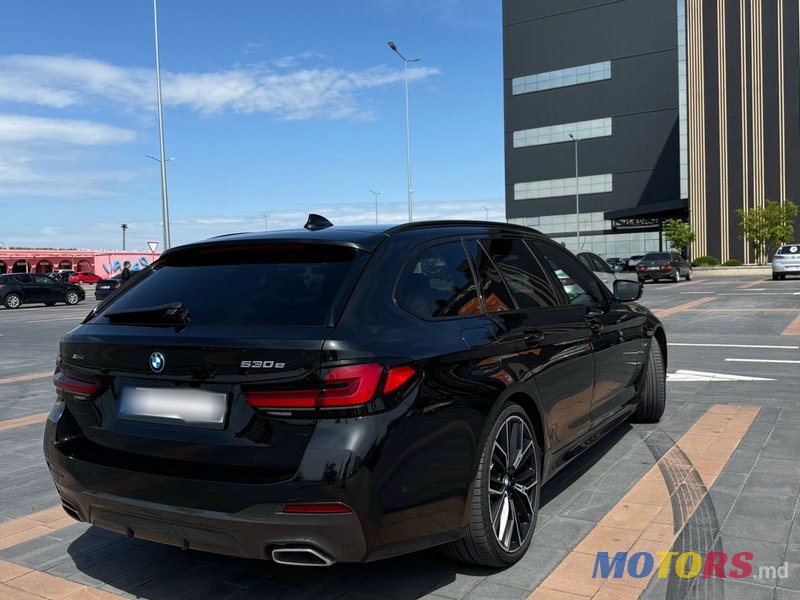 2022' BMW 5 Series photo #4