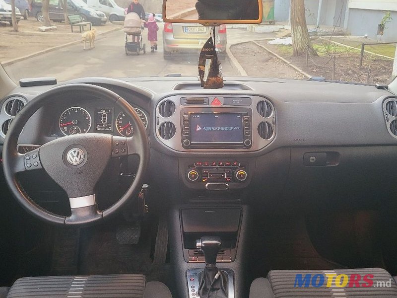 2010' Volkswagen Tiguan photo #1
