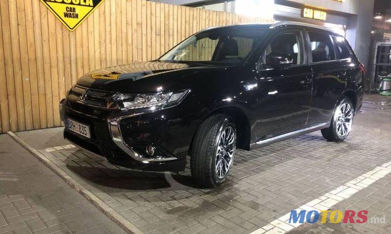 2015' Mitsubishi Outlander photo #1