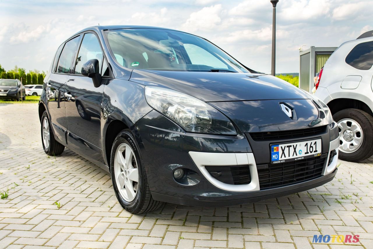 2010' Renault Scenic photo #1