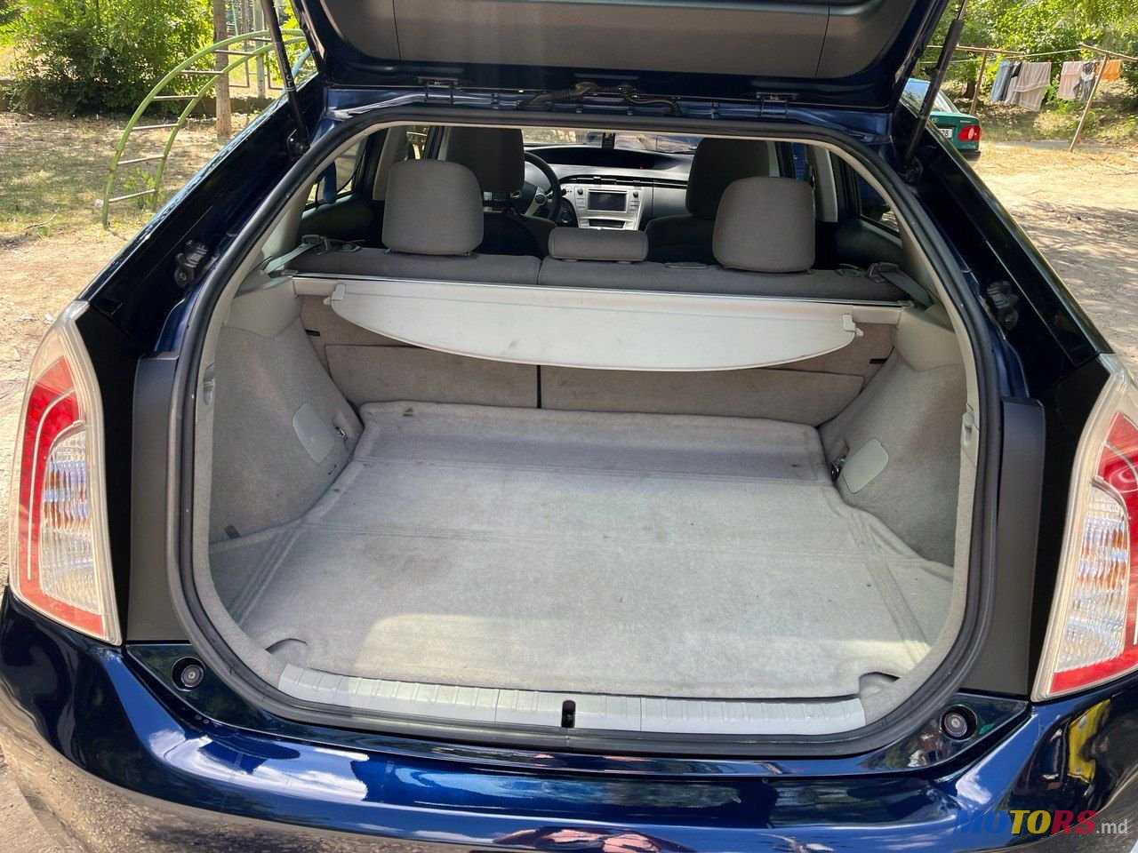 2012' Toyota Prius photo #5