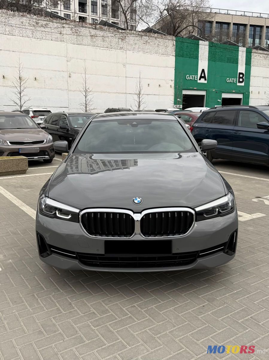 2021' BMW 5 Series photo #2