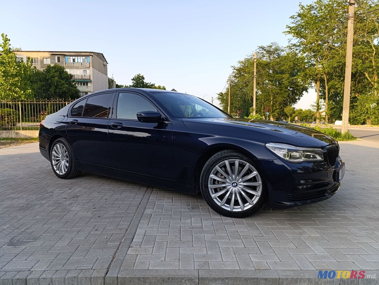2015' BMW 7 Series photo #2