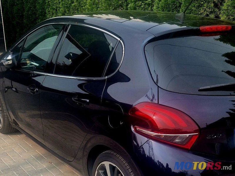 2015' Peugeot 208 photo #1