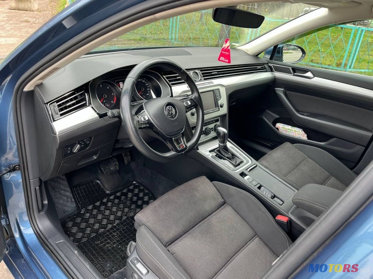 2016' Volkswagen Passat photo #5