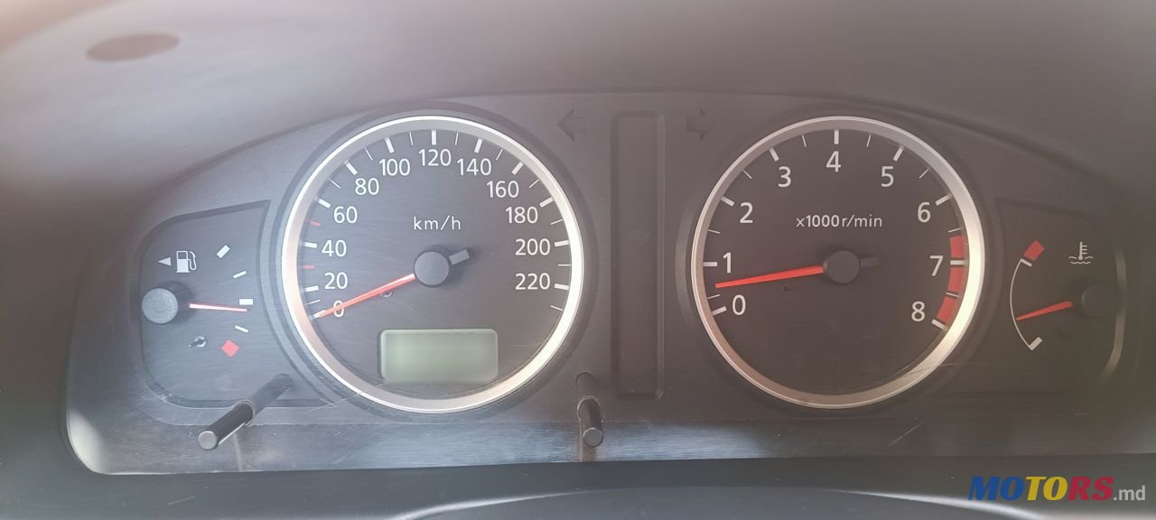 2004' Nissan Almera photo #5