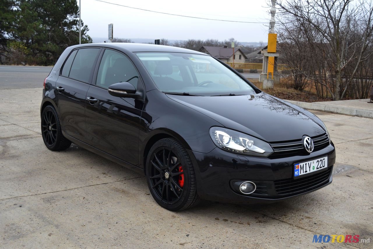 2011' Volkswagen Golf photo #2