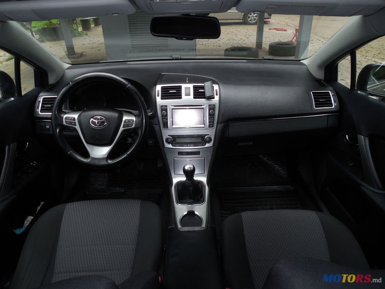 2013' Toyota Avensis photo #1