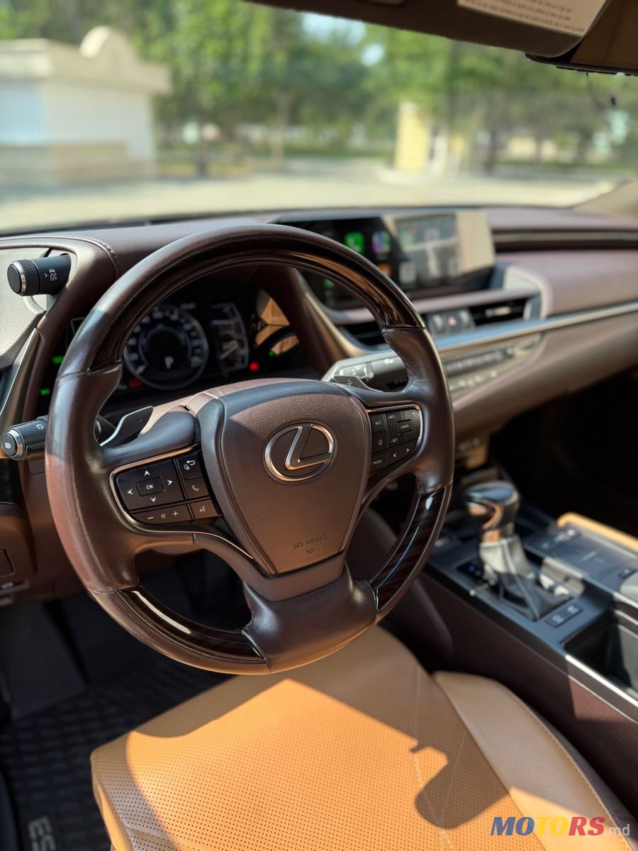 2019' Lexus Es Series photo #5