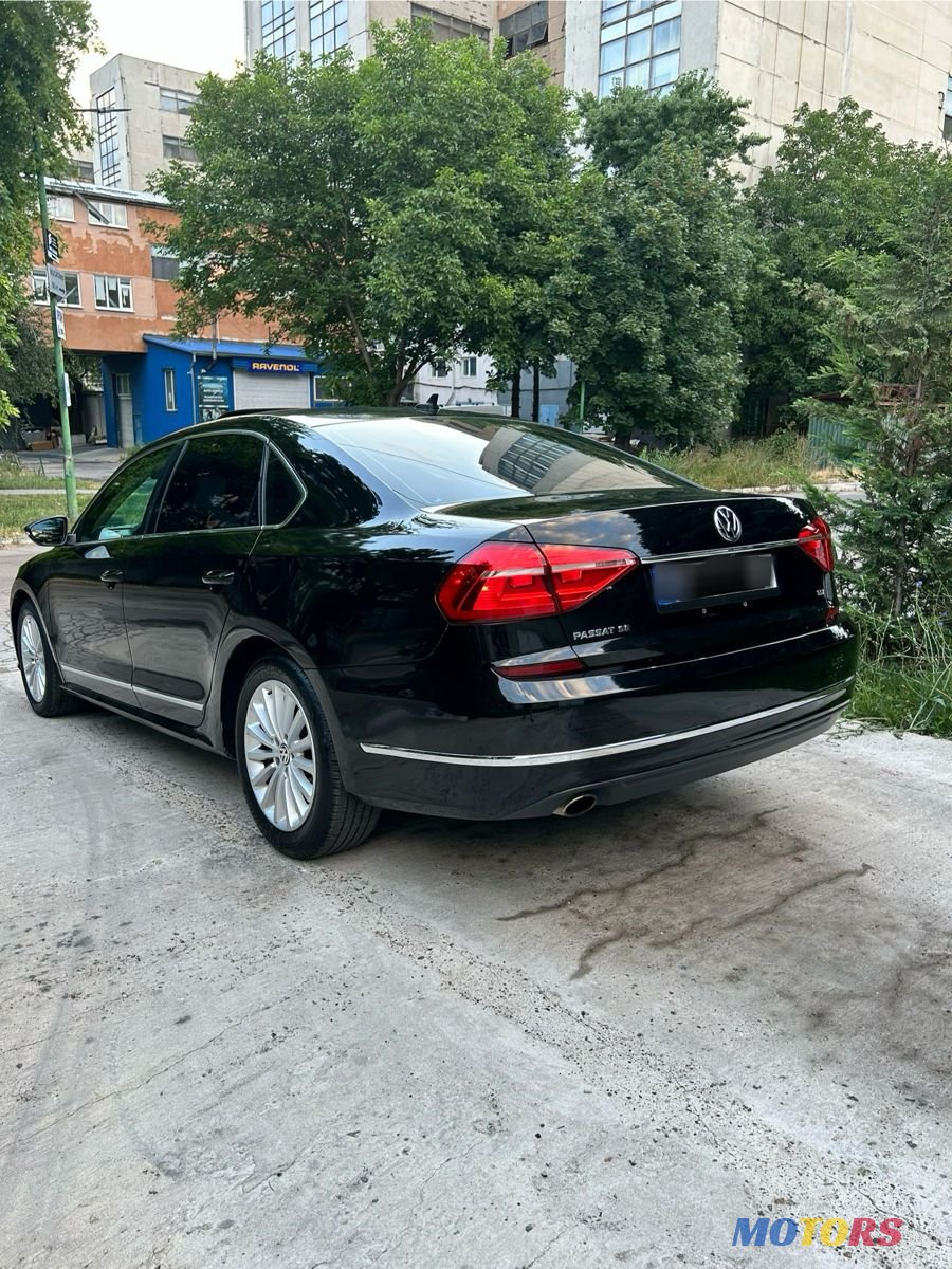 2015' Volkswagen Passat photo #3