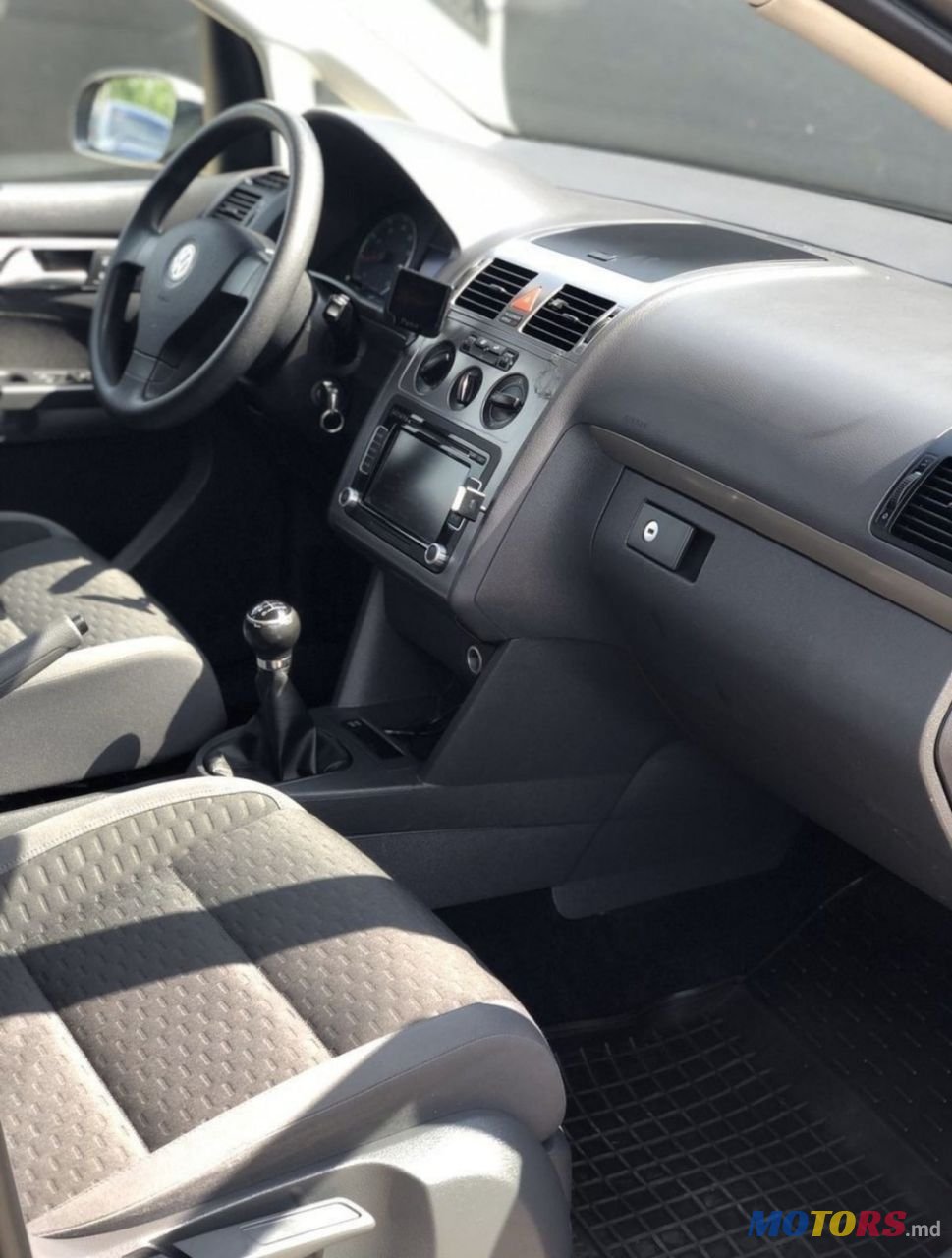 2009' Volkswagen Touran photo #6