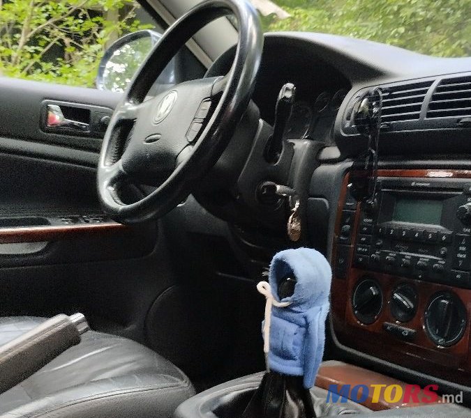 2006' Volkswagen Passat photo #3