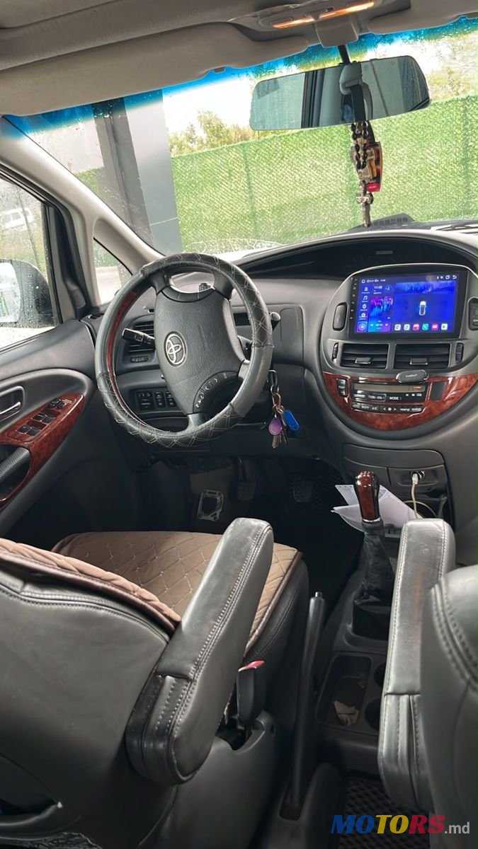 2004' Toyota Previa photo #4