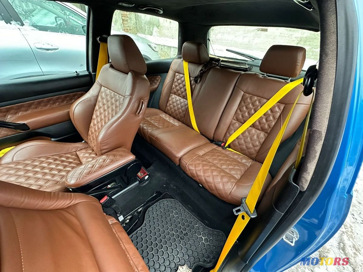 2002' Volkswagen Golf photo #5