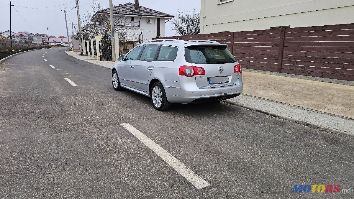 2010' Volkswagen Passat photo #3