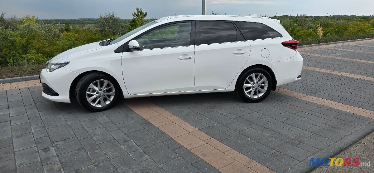 2015' Toyota Auris photo #3