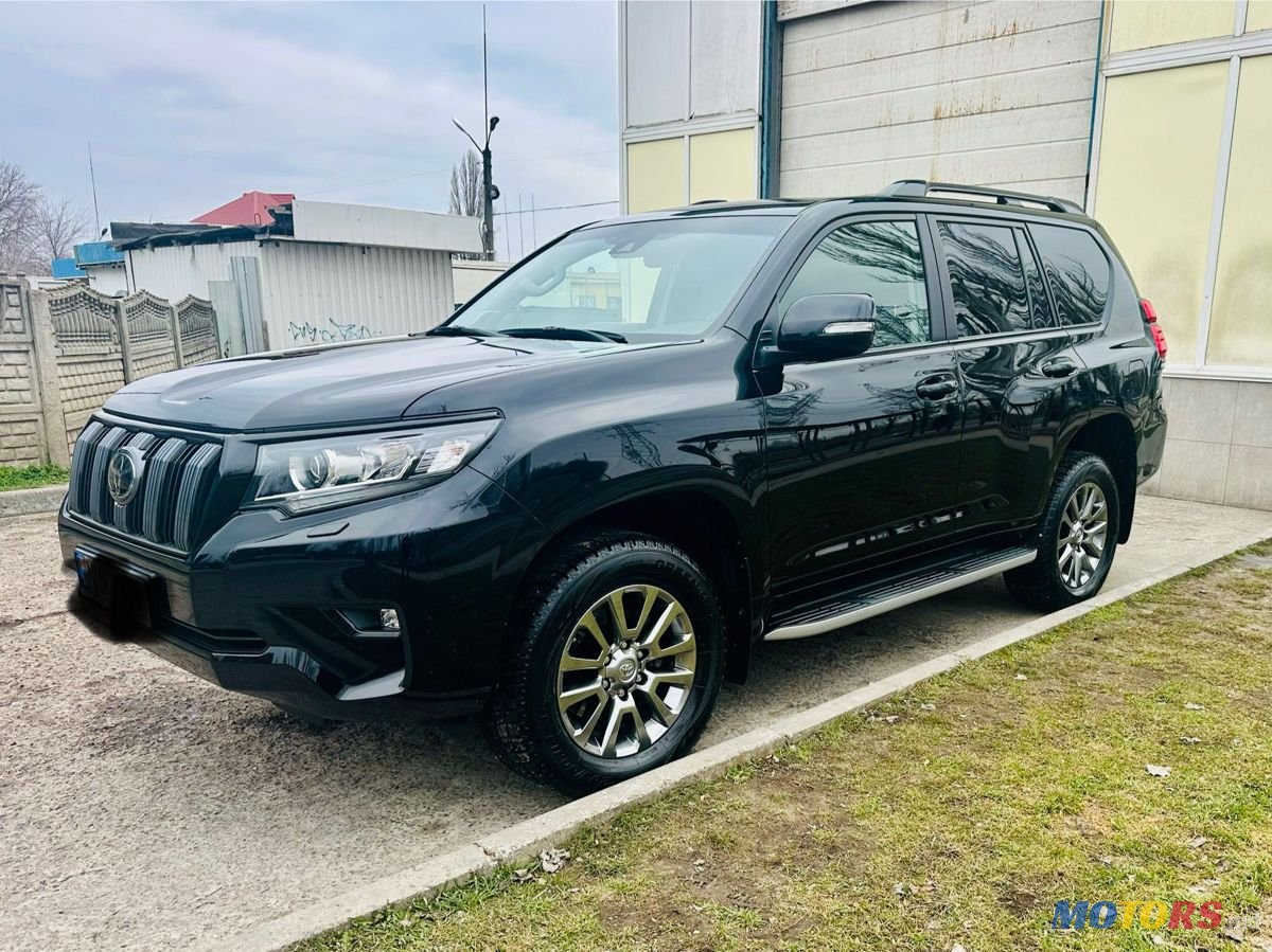 2019' Toyota Land Cruiser Prado photo #3