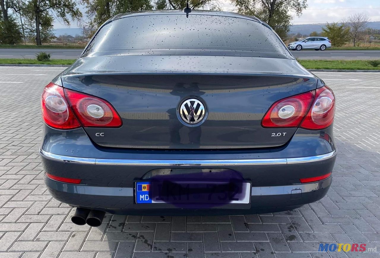 2011' Volkswagen Passat photo #5