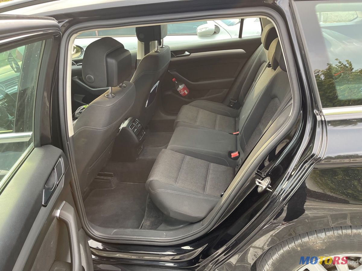 2017' Volkswagen Passat photo #6