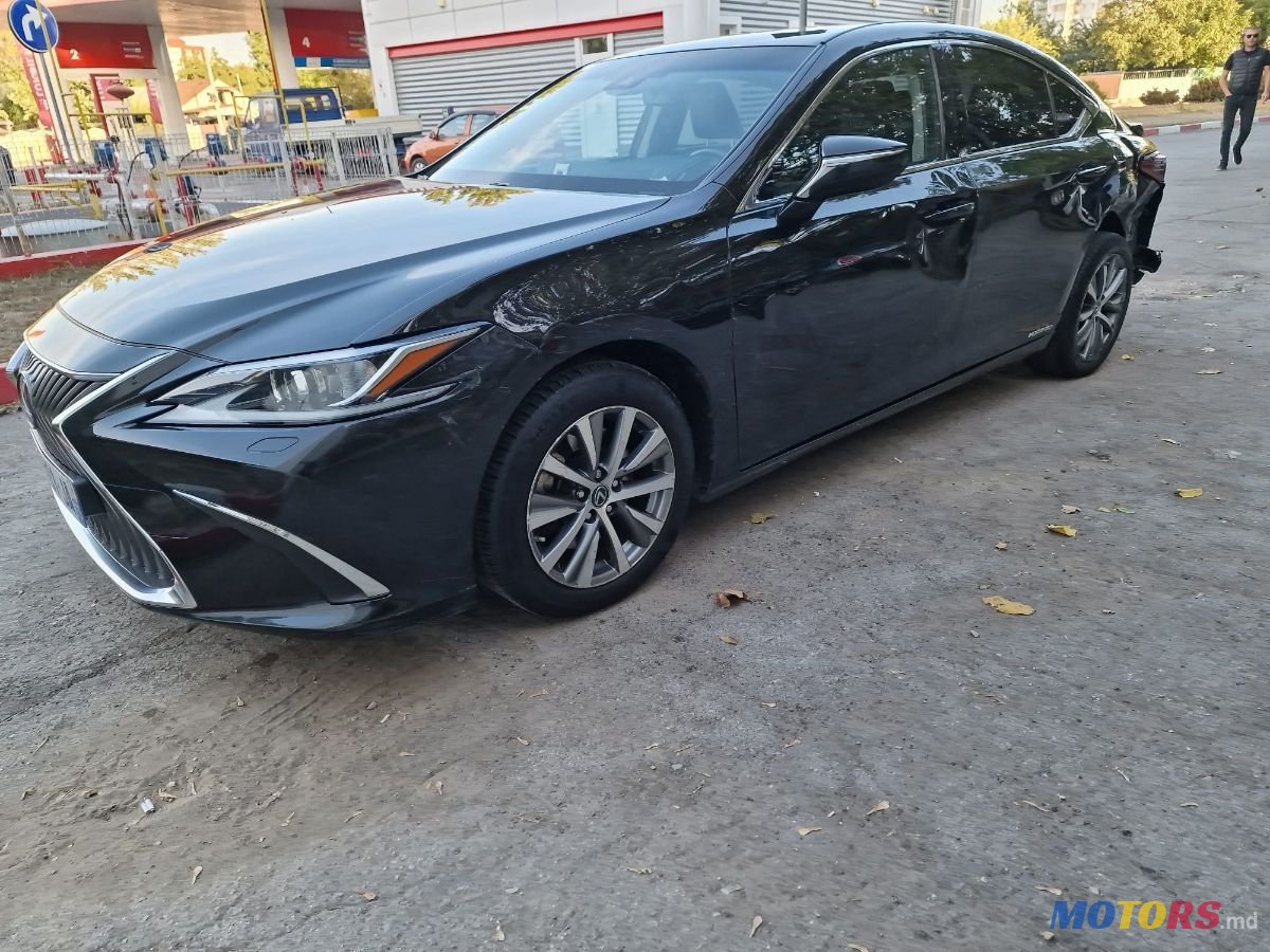 2019' Lexus Es Series photo #1