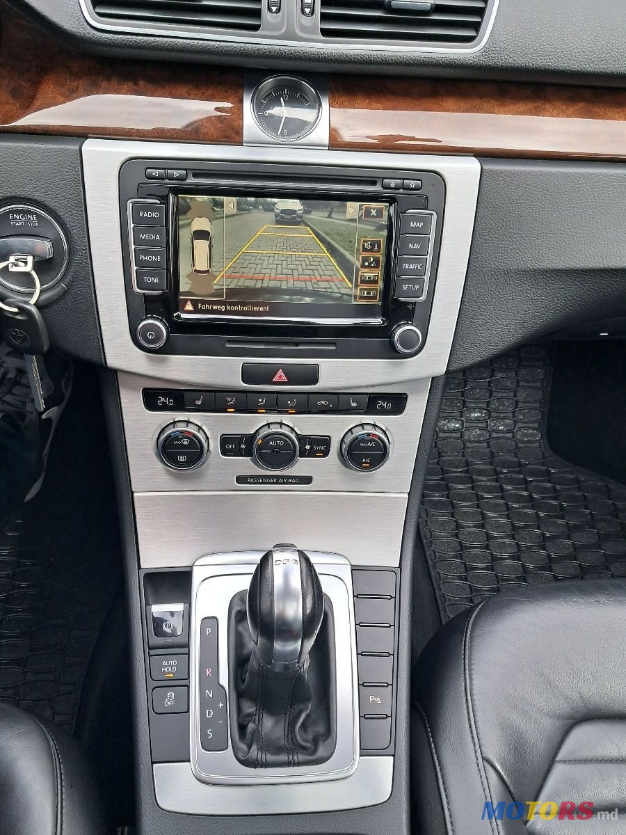 2013' Volkswagen Passat photo #5