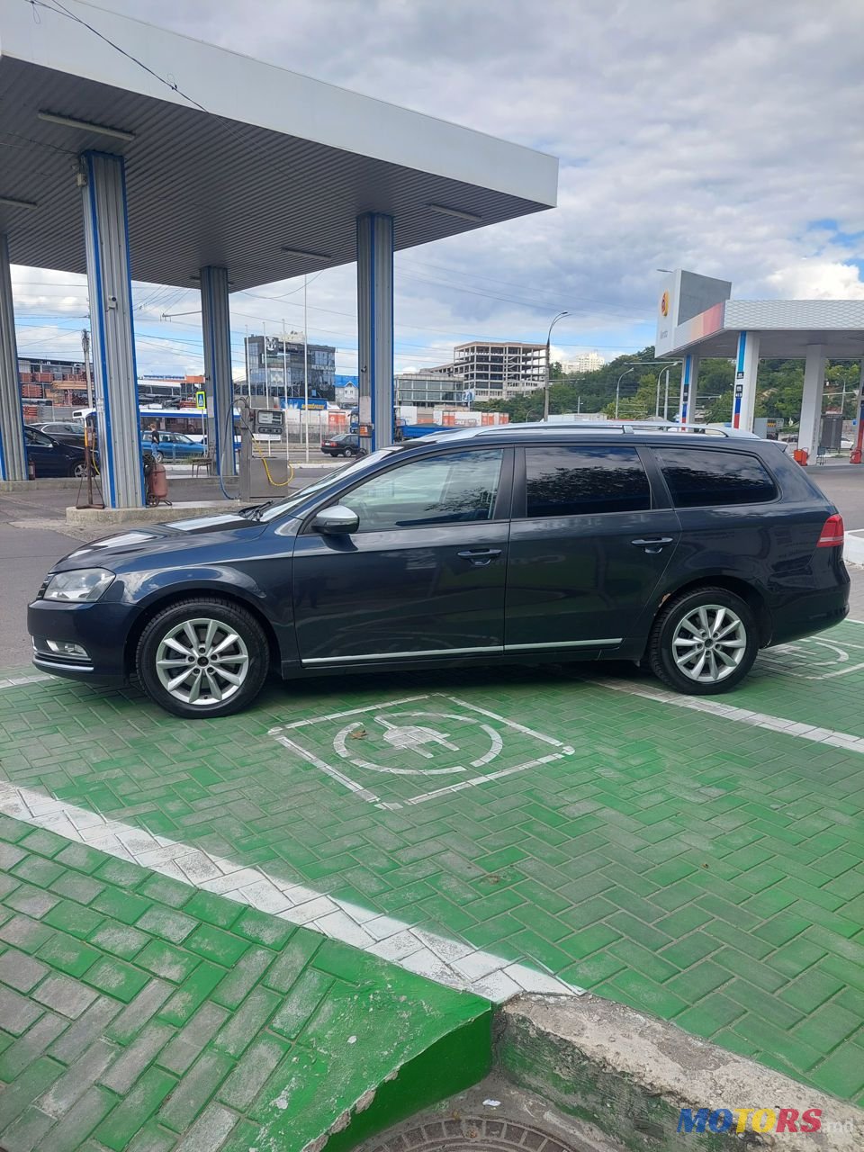 2011' Volkswagen Passat photo #2