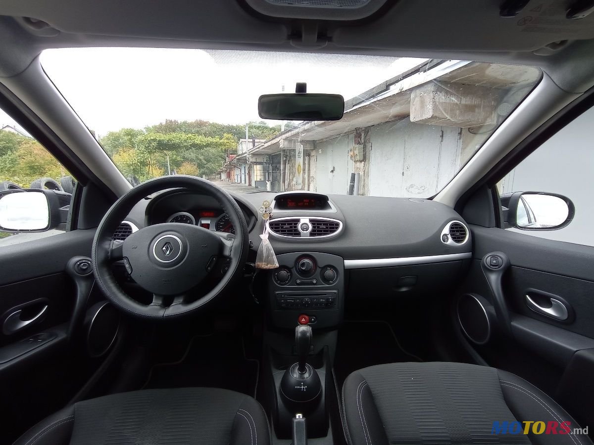 2010' Renault Clio photo #3