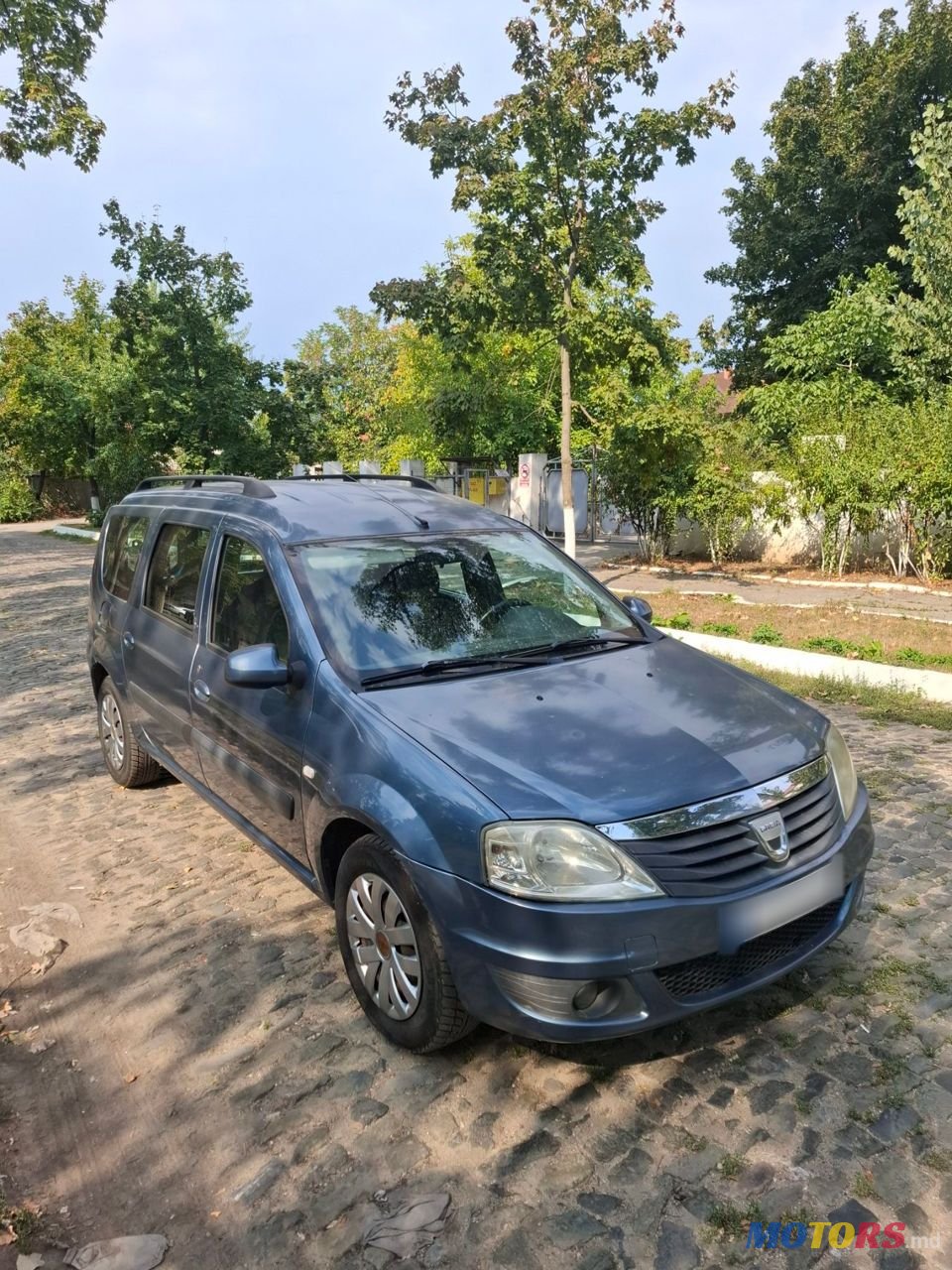 2009' Dacia Logan photo #2