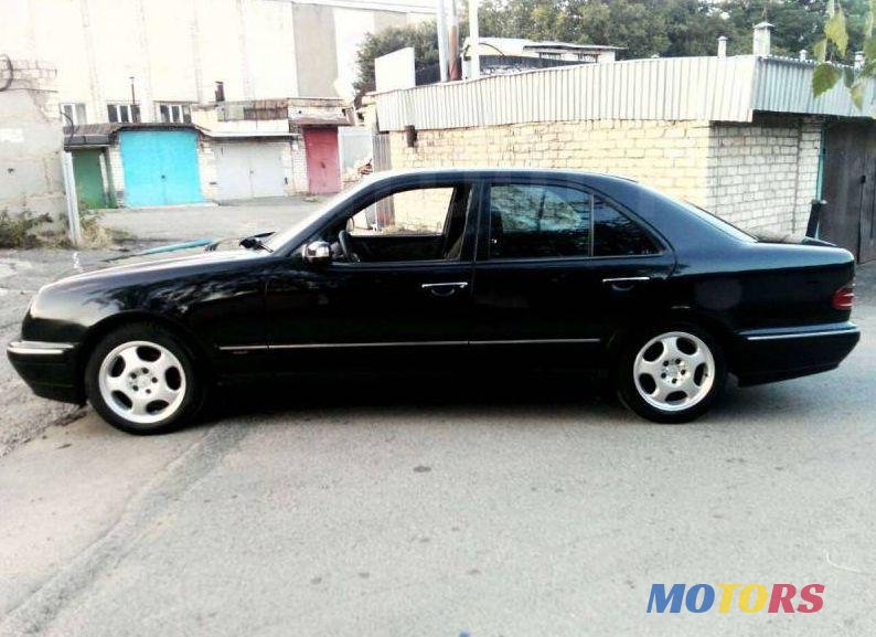 2000' Mercedes-Benz E photo #1
