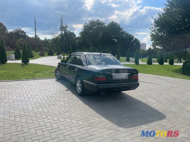 1995' Mercedes-Benz E-Class photo #1