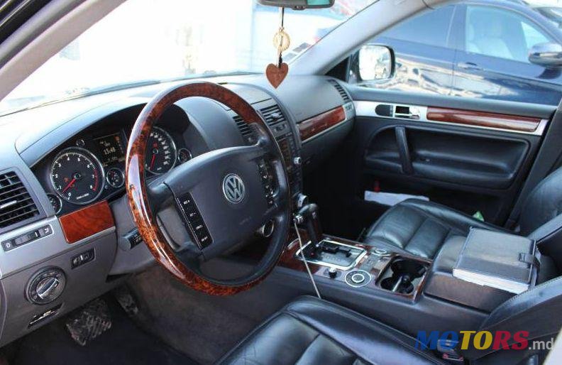 2004' Volkswagen Touareg photo #1