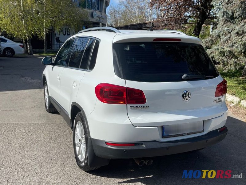 2016' Volkswagen Tiguan photo #6
