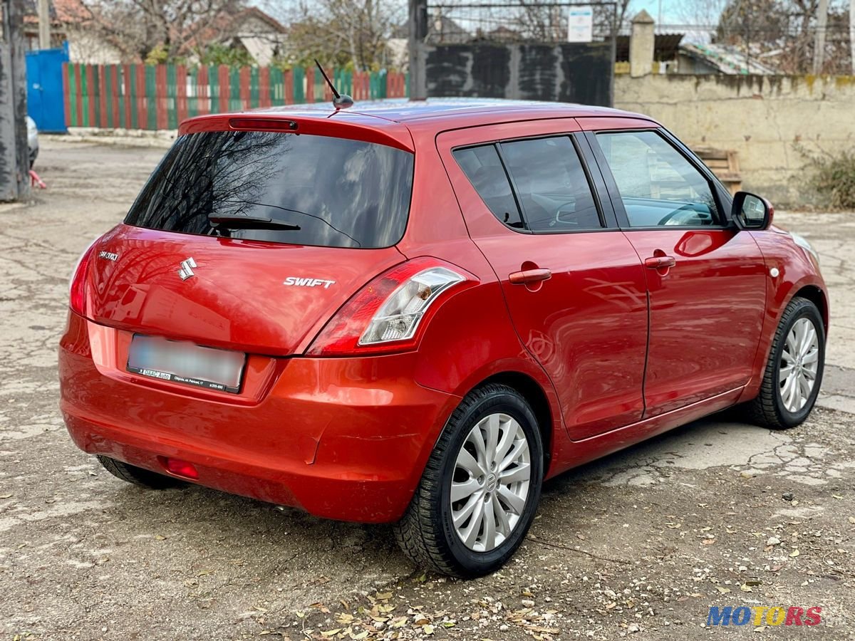 2011' Suzuki Swift photo #4