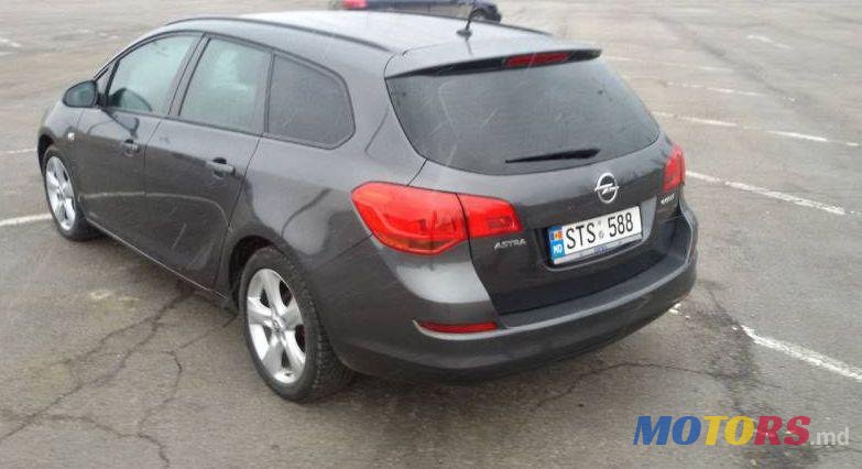 2011' Opel Astra photo #1