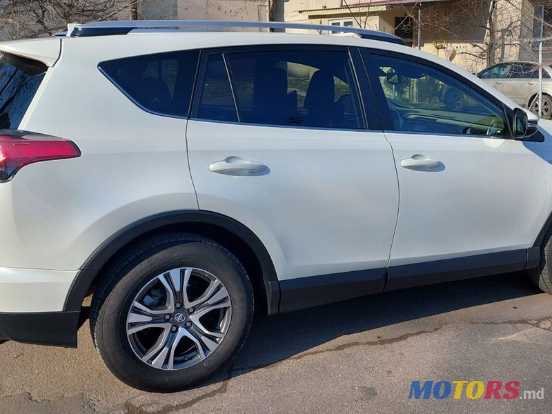 2016' Toyota RAV4 photo #4