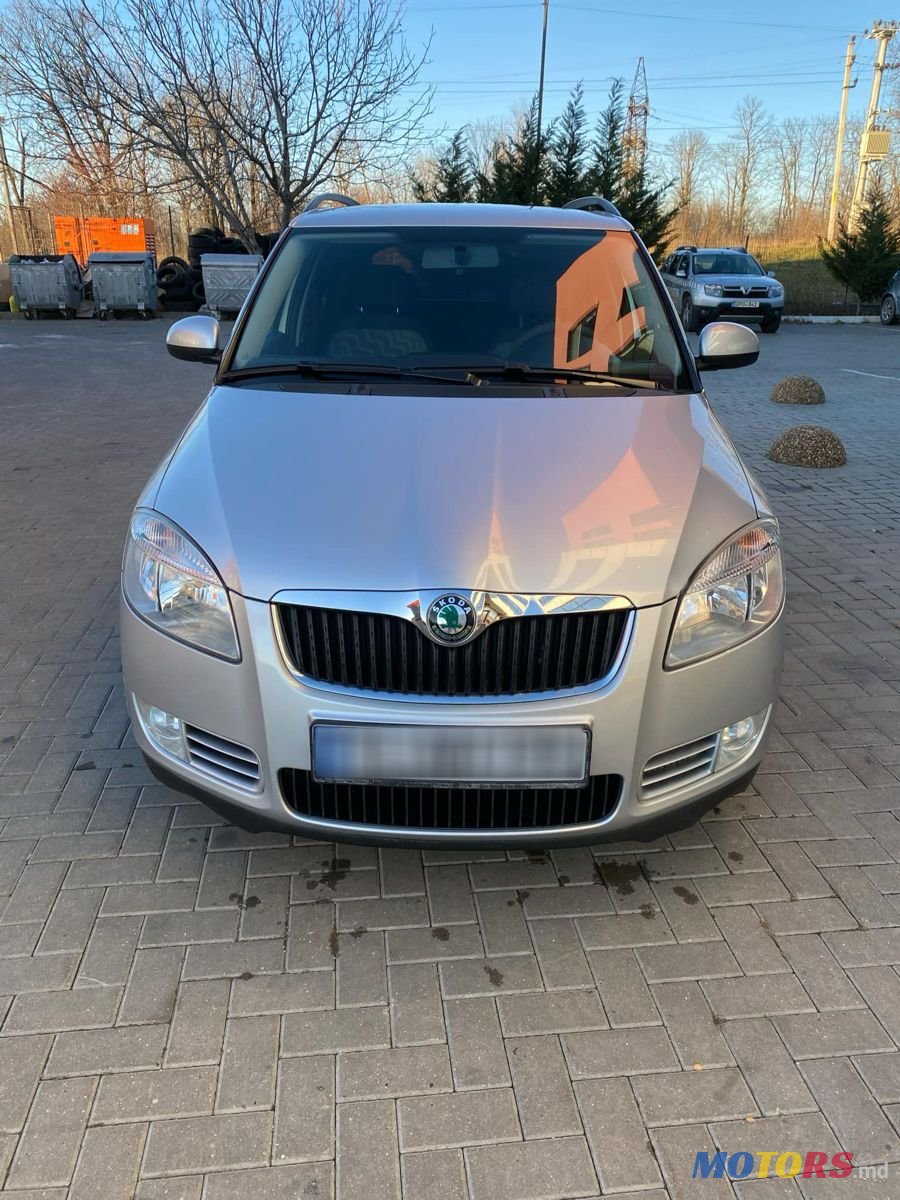 2008' Skoda Fabia photo #2