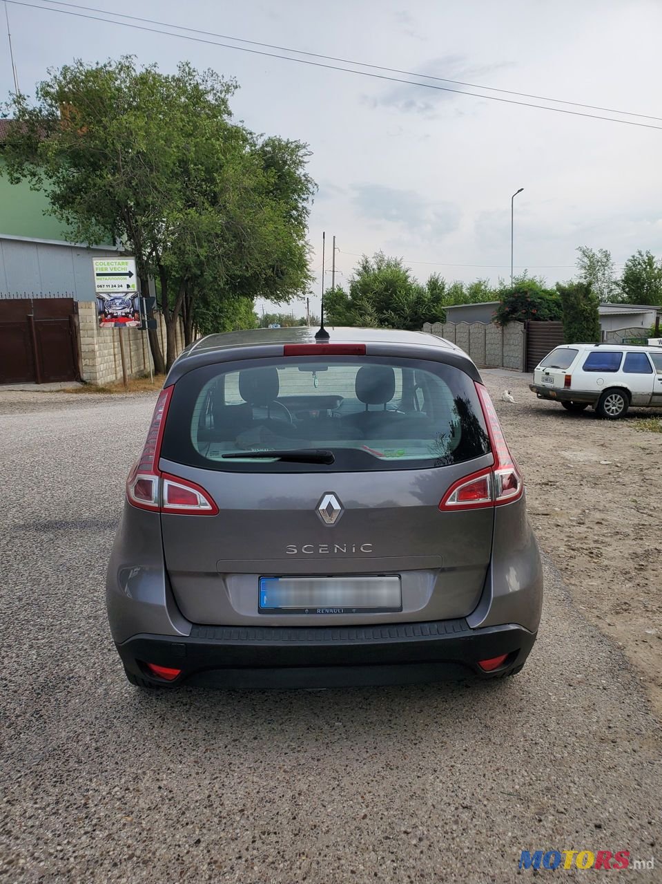 2010' Renault Scenic photo #5