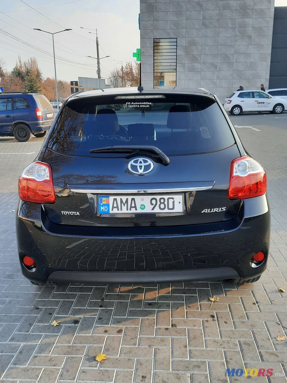 2011' Toyota Auris photo #2